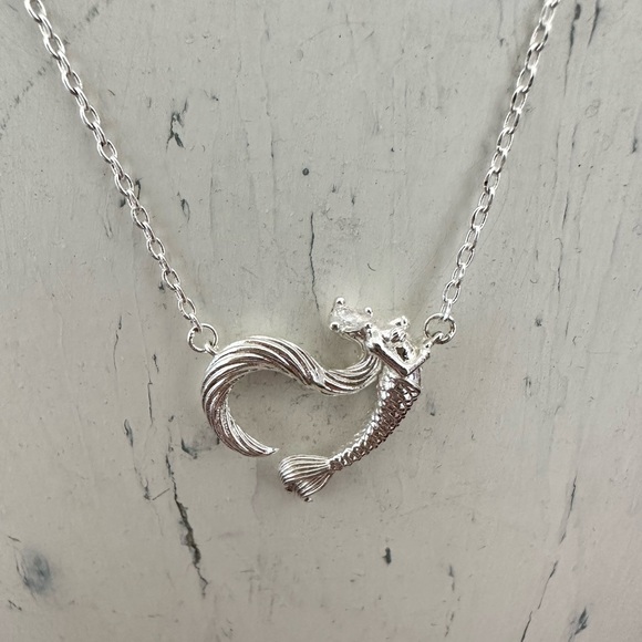 Jeulia "Dancing by the Moonlight" Mermaid Necklace - Picture 5 of 11